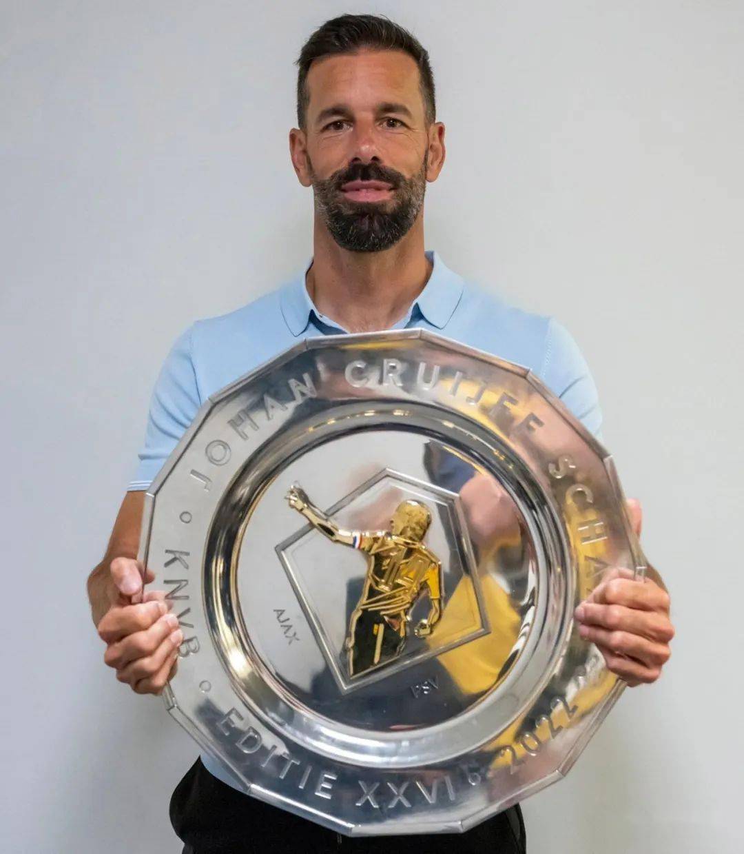 雷速体育-埃因霍温发布备战花絮；加时末段复出首秀；足总杯任务艰巨；数据趋势出现新变化的简单介绍