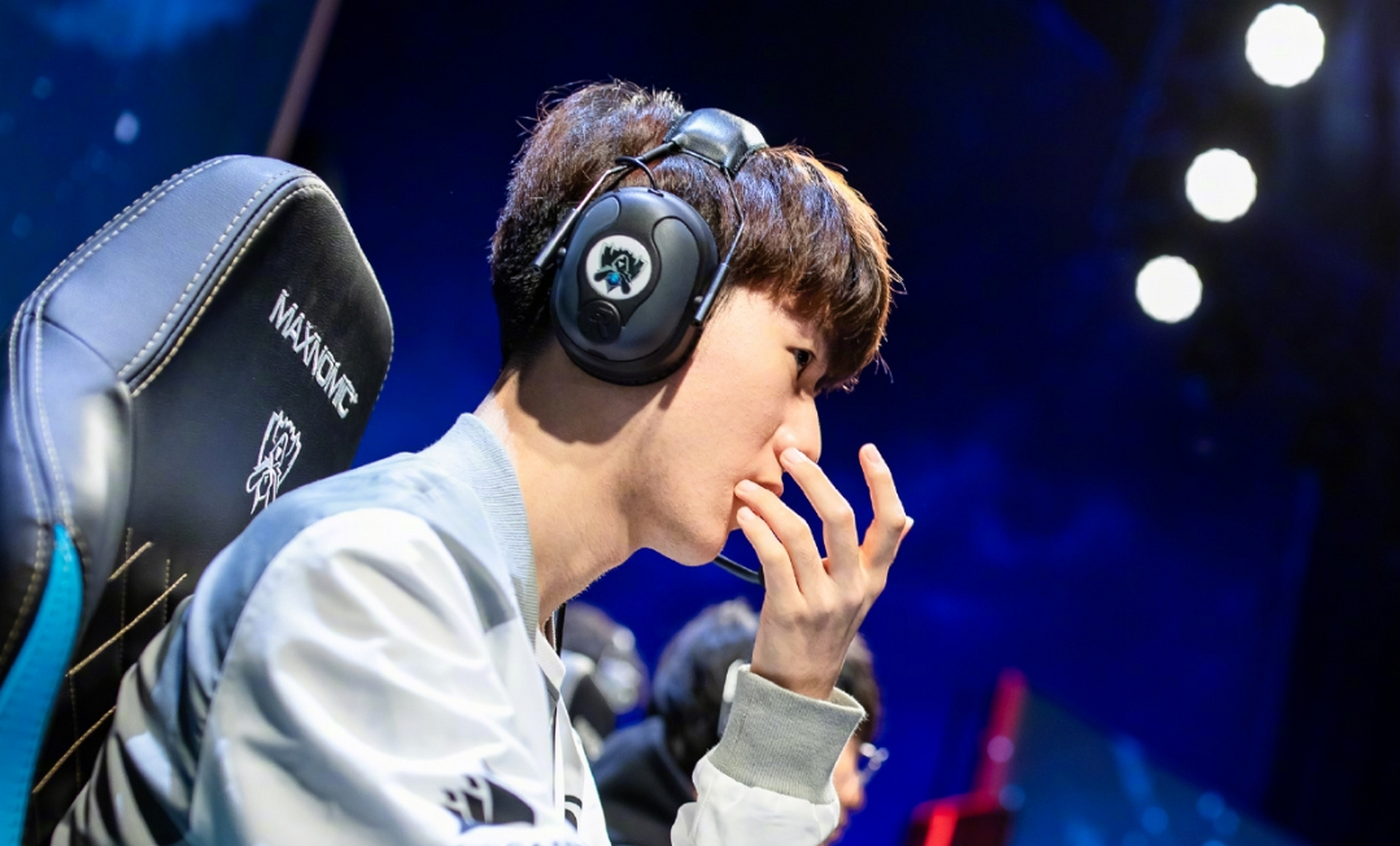 雷速直播-包含TheShy回归赛场，惊险取胜首场状态亮眼，FPX观众沸腾！的词条