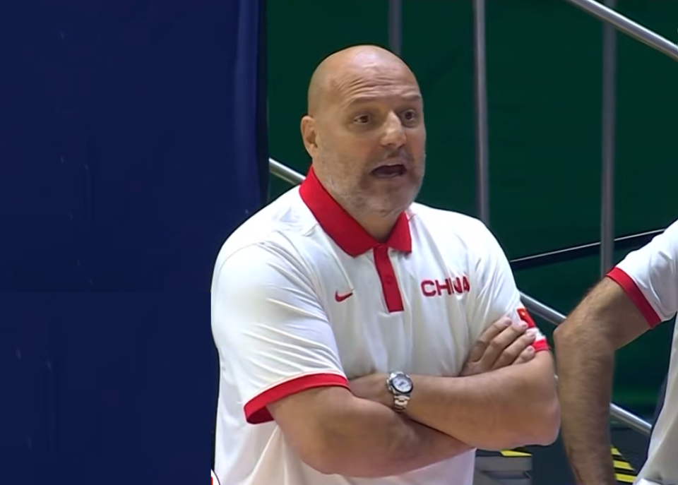 雷速直播-包含阿扎伦卡赛事官方发布战术调整新规，西班牙队争议不断！的词条